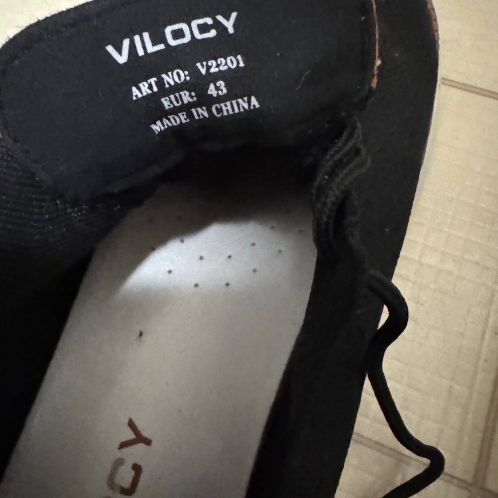 Vilocy Black Sneakers